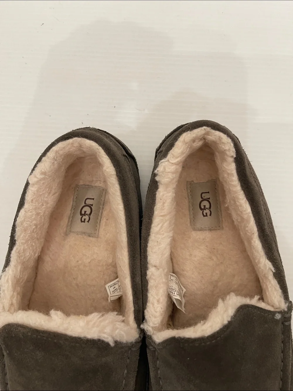 UGG WINTER ASCOT IN AN OLIVE SLIPPERS MENS SIZE 12